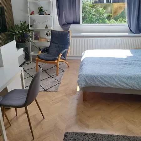 Apartment Close To Tram And Train Station &dtu
